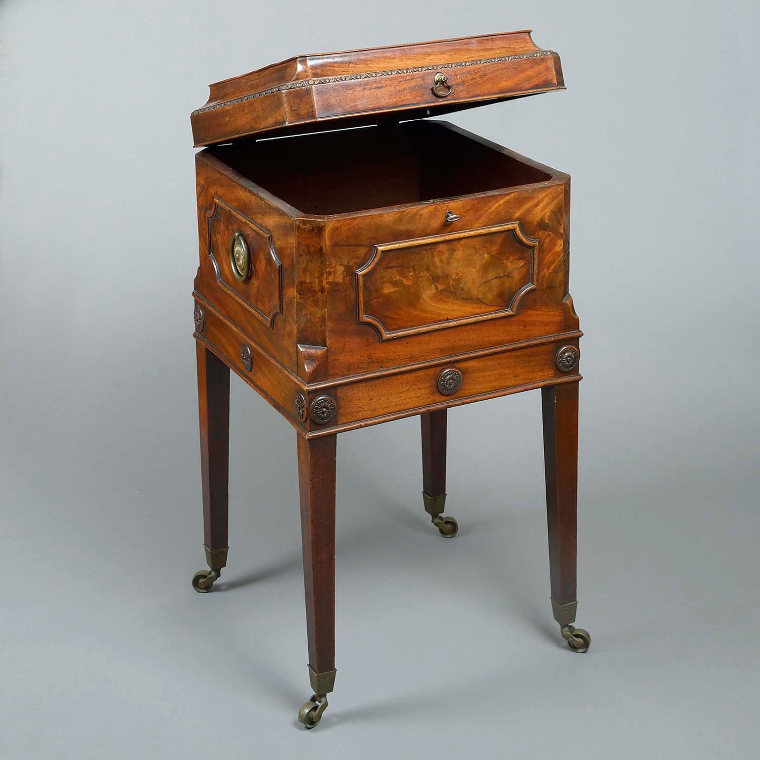 Early George III Cellarette