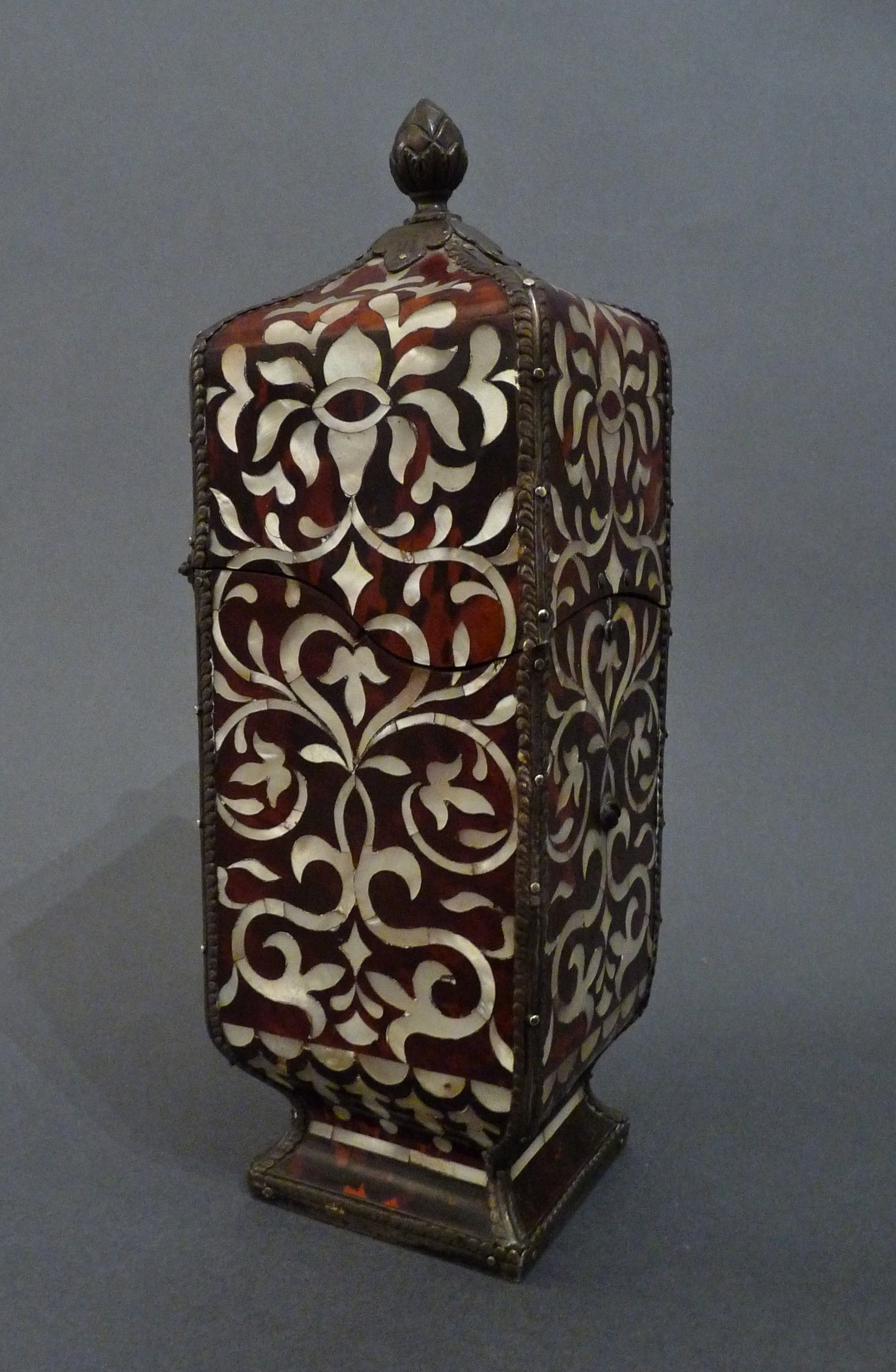 Colonial Spanish Shaving Case